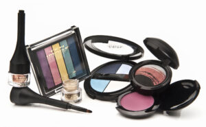 Bodegon-sombras-ojos-XGB_4789-300x185 Maquillaje paso a paso: descubre los productos indispensables en un equipo de maquillaje profesional