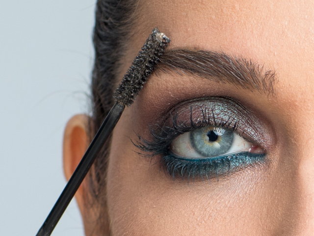 Técnicas de maquillaje profesional para ojos y cejas - Blog de Cazcarra