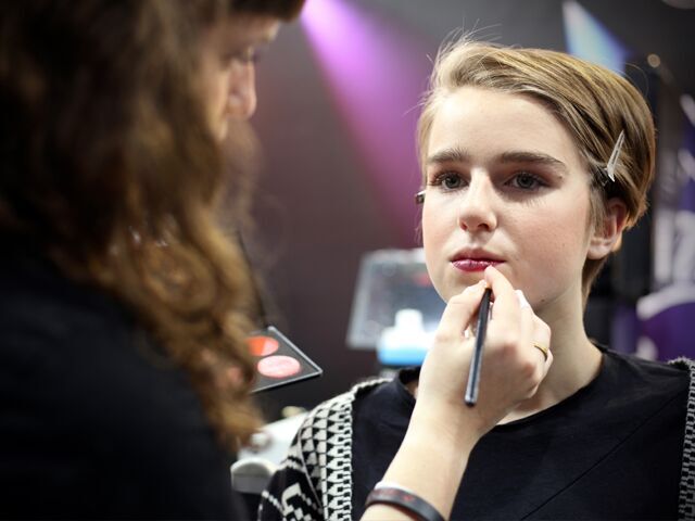 Maquillaje VISITA EL SALÓ DE L'ENSENYAMENT Y DECIDE TU FUTURO