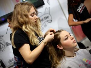 peluqueri­a-2-300x225 VISITA EL SALÓ DE L'ENSENYAMENT Y DECIDE TU FUTURO