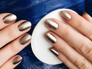 kyliejenner-unas-celebrities-300x225 TÚ TAMBIÉN PUEDES LLEVAR LAS UÑAS DE LAS CELEBRITIES