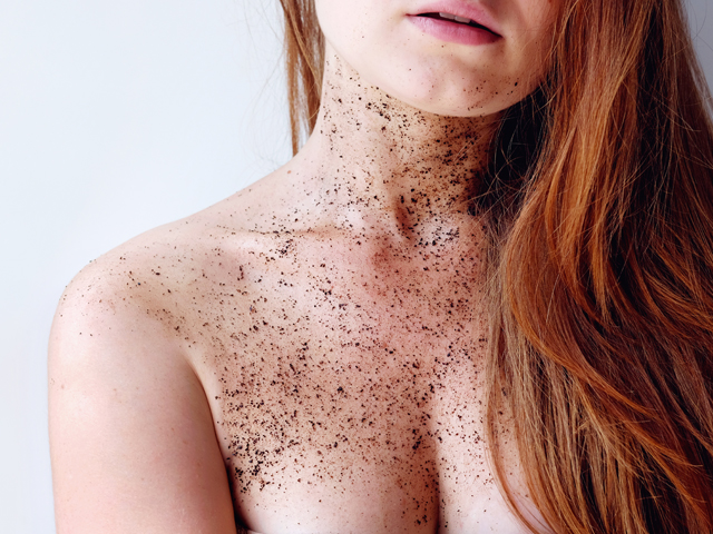 exfoliacion-cuello CUIDADOS DE LA PIEL DEL ESCOTE