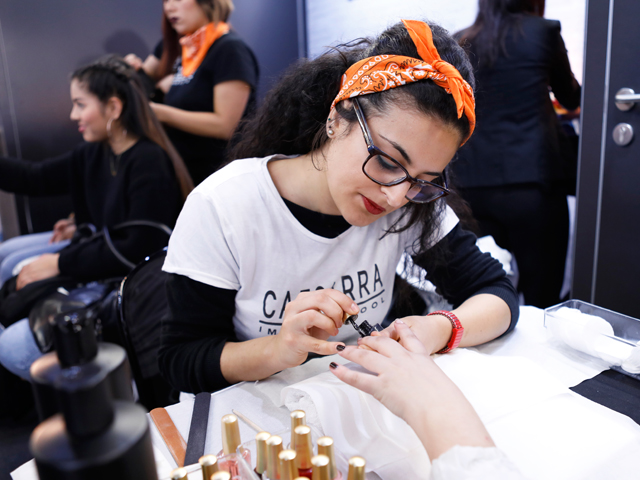manicura LA FORMACIÓN DE BELLEZA EN VERANO PARA MEJORAR EN TU PROFESIÓN