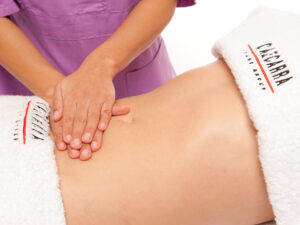 masaje-estetica-300x225 LA FORMACIÓN DE BELLEZA EN VERANO PARA MEJORAR EN TU PROFESIÓN